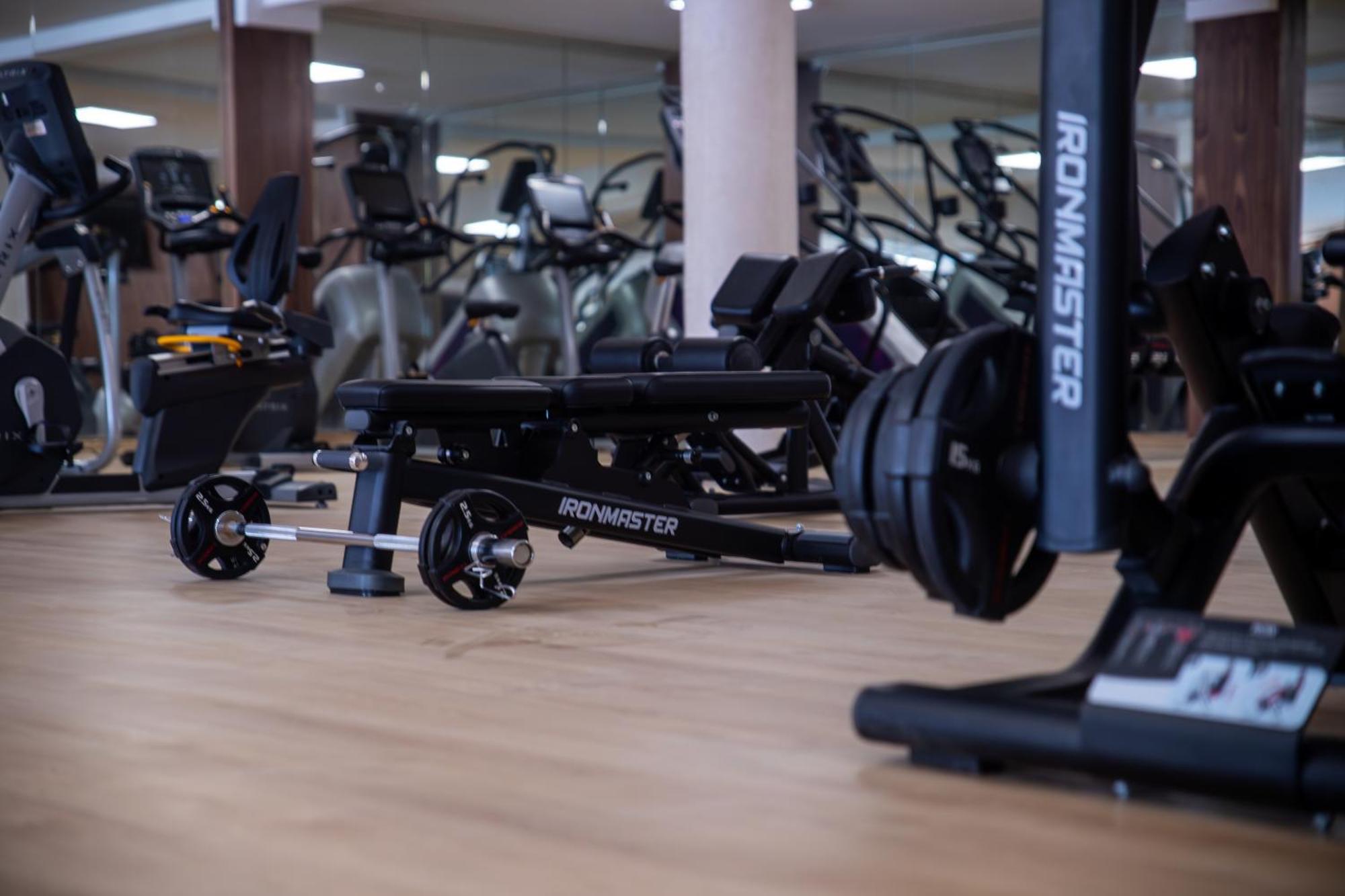Dominium Palace 阿加迪尔 外观 照片 A Hammer Strength ground-based squat rack