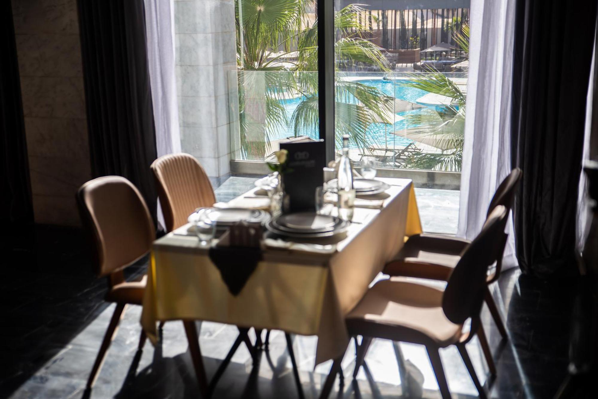 Dominium Palace 阿加迪尔 外观 照片 A table set for four